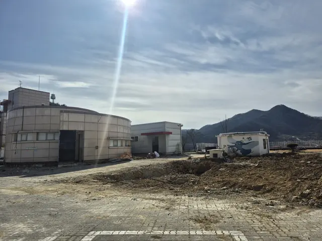 휴게소 건물 철거 현장 사진