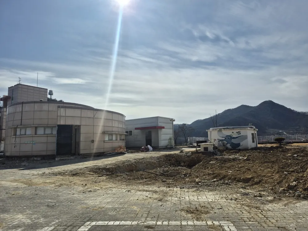건축물철거지원금 철거 대상 건물과 부지 전경 기록